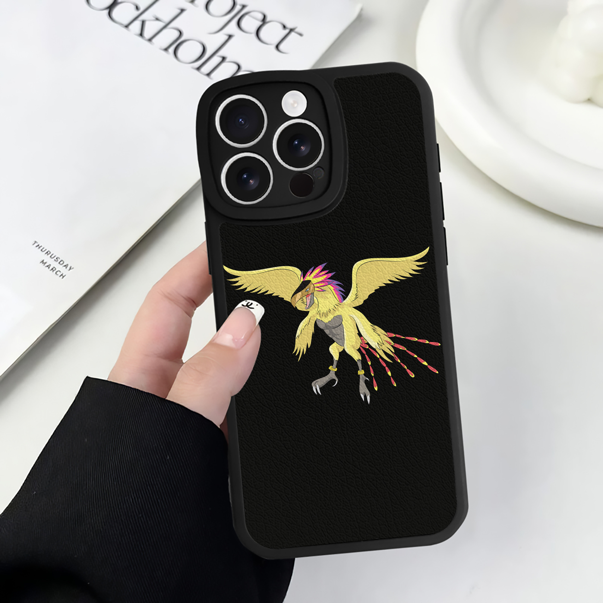 （画像用） Digimon デジタルモンスター/デジモン 【iPhone 16シリーズ対応】シリコンスマホケース（レザー調） 材質：シリコン